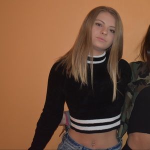 Cropped Black Urban Outfitters Sweater